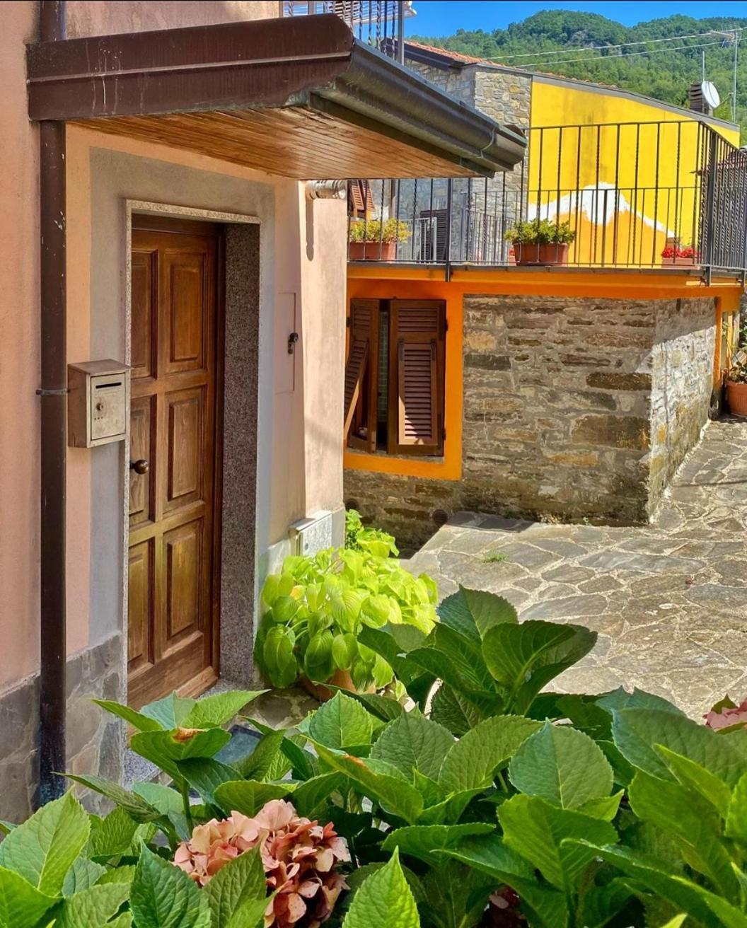 La Casetta Rosa Rocchetta di Vara Eksteriør billede
